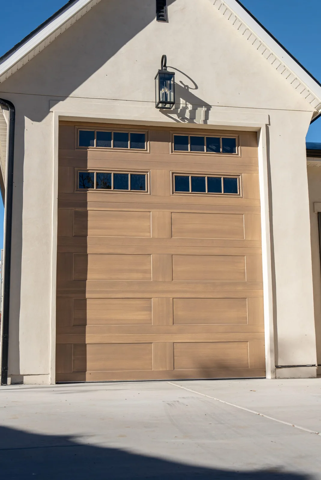 DESIGNER STEEL HIGH PERFORMANCE SERIES Color: Sandalwood Design: Recessed Smooth Ranch Window Design: Stockbridge Ranch