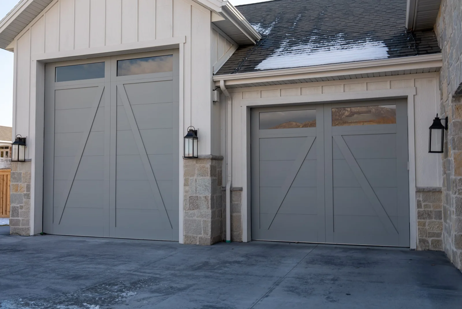 CORNERBROOK SERIES Color: Tin Lizzie Design: Woodrow Window Design: 1 Lite