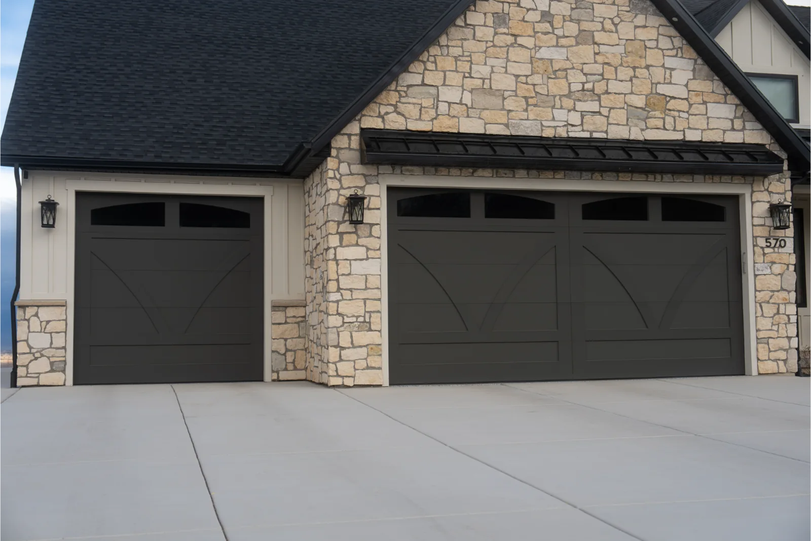 CORNERBROOK SERIES Color: Urban BronzeDesign: CustomWindow Design: 1 Lite