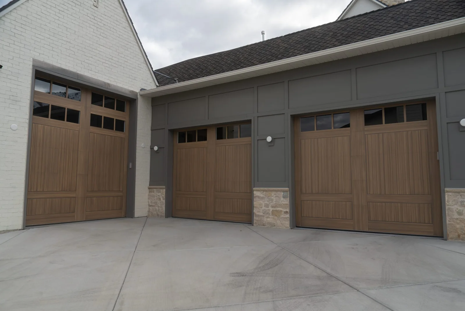 SHORELINE SERIES Color: Sandalwood Design: Custom Window Design: 3 Lite
