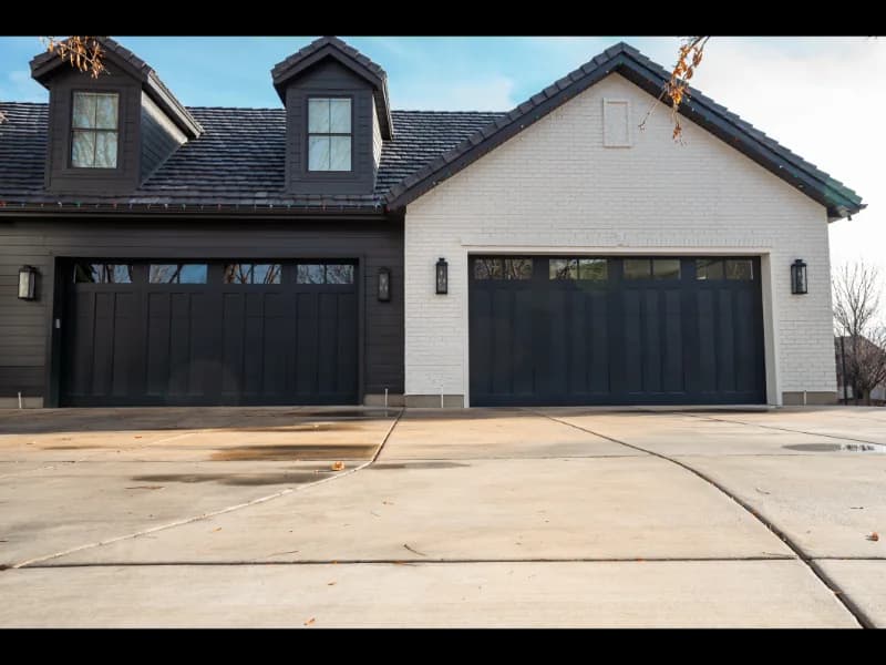 CORNERBROOK SERIES Color: Onyx Design: Custom Window Design: 2 Lite