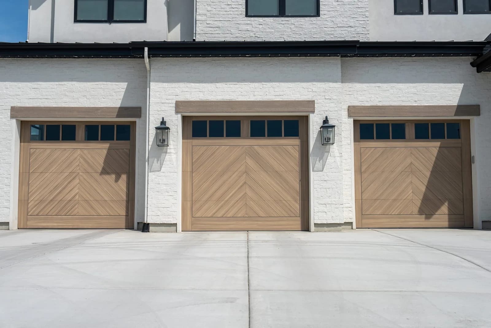 SHORELINE SERIES Color: Driftwood Design: Folkstone Window Design: 3 Lite