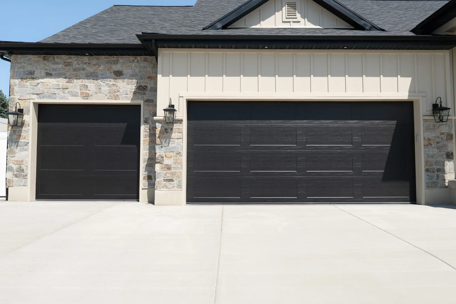 DESIGNER STEEL HIGH PERFORMANCE SERIES Color: Black Design: Recessed Smooth Ranch Window Design: None