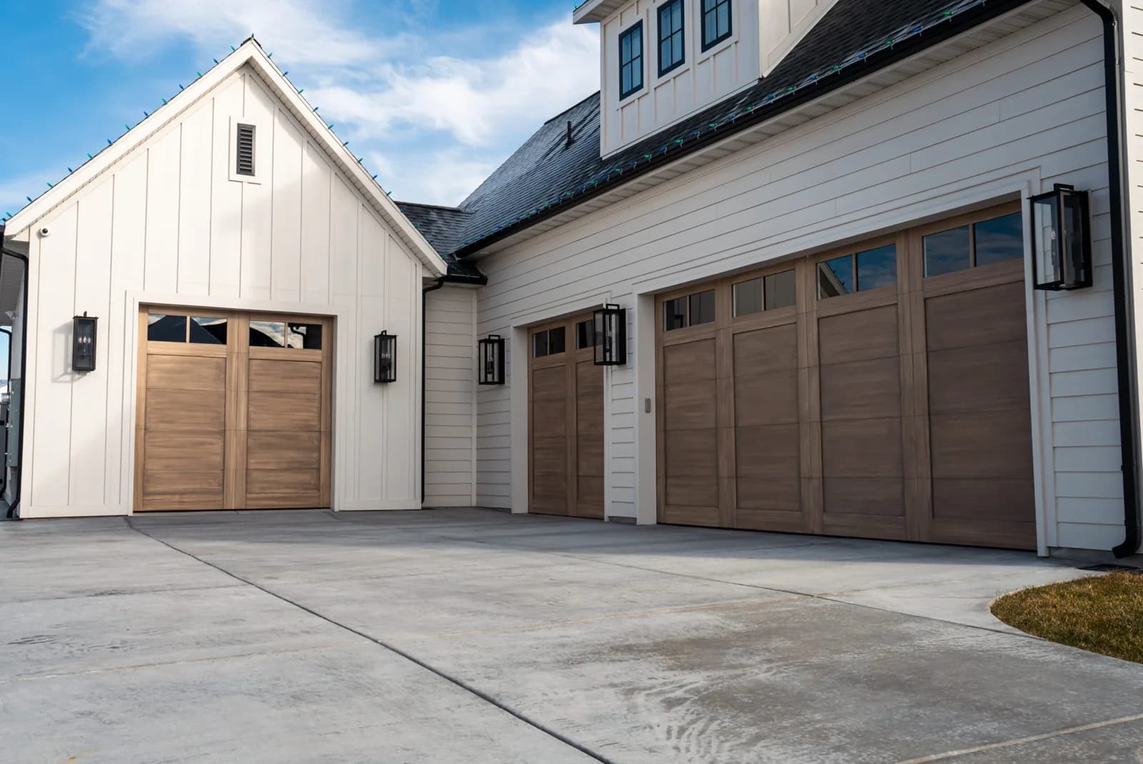 CORNERBROOK SERIES Color: Custom Design: Acadia Window Design: 2 Lite