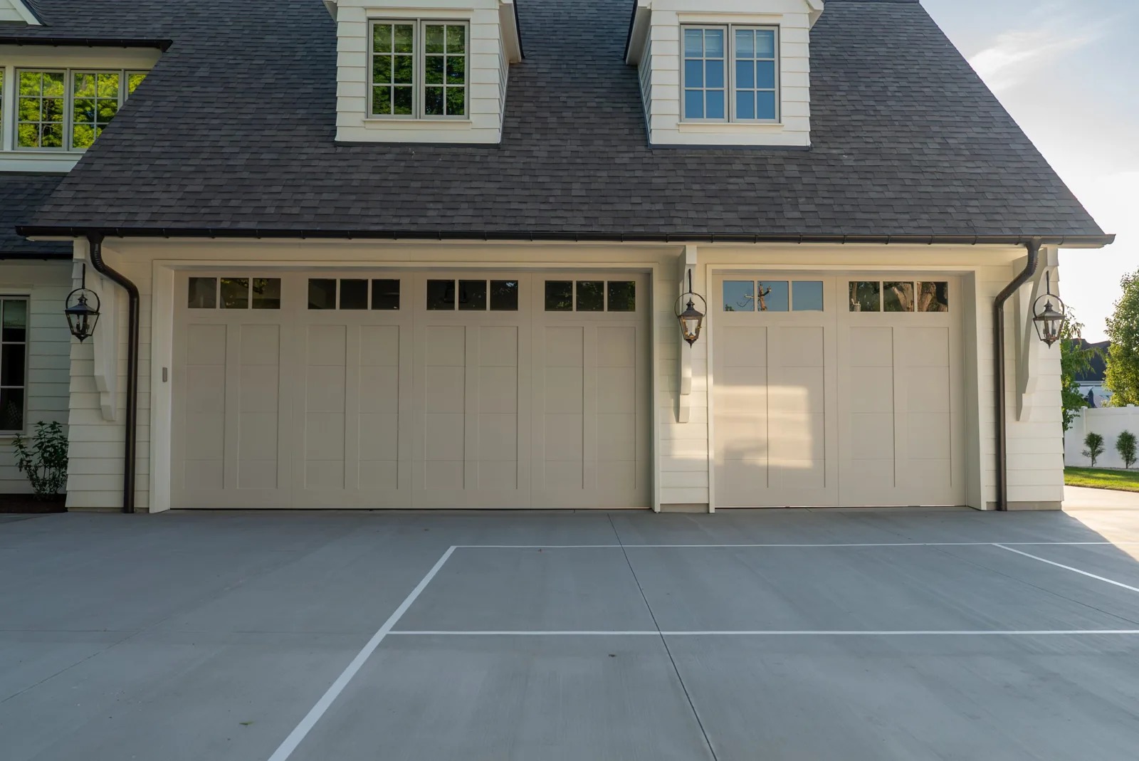 CORNERBROOK SERIES Color: Agreeable Gray Design: Acadia Window Design: 3 Lite