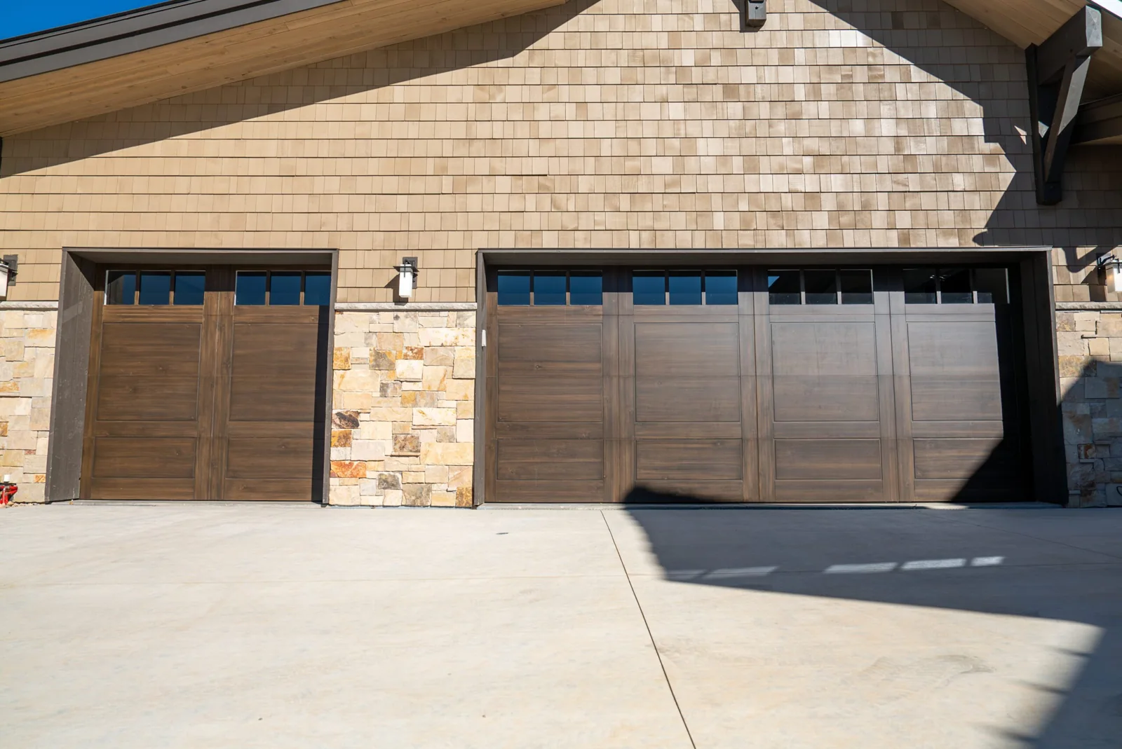 SHORELINE SERIES Color: Deep Walnut Design: Andover Window Design: 3 Lite