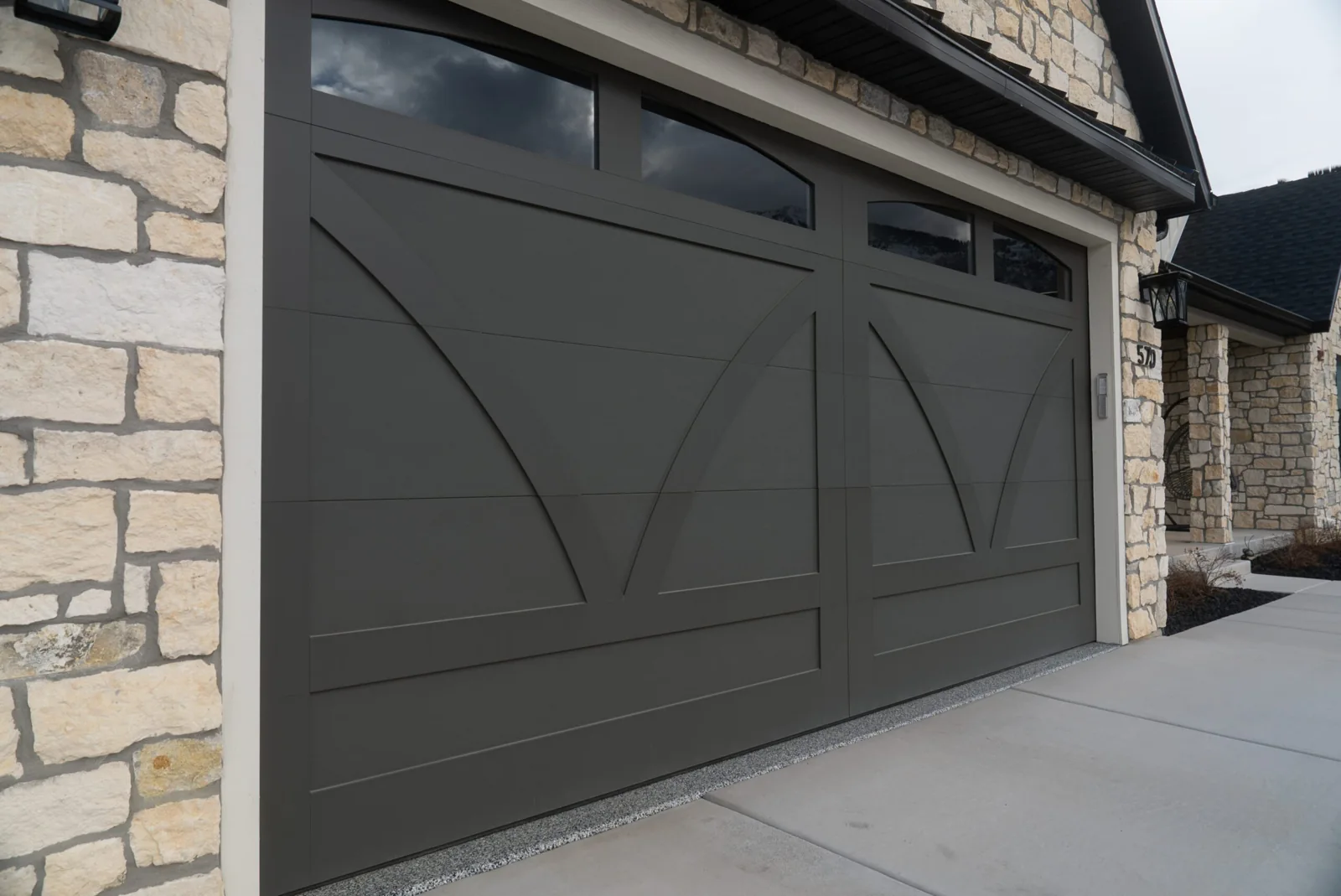 CORNERBROOK SERIES Color: Urban BronzeDesign: CustomWindow Design: 1 Lite