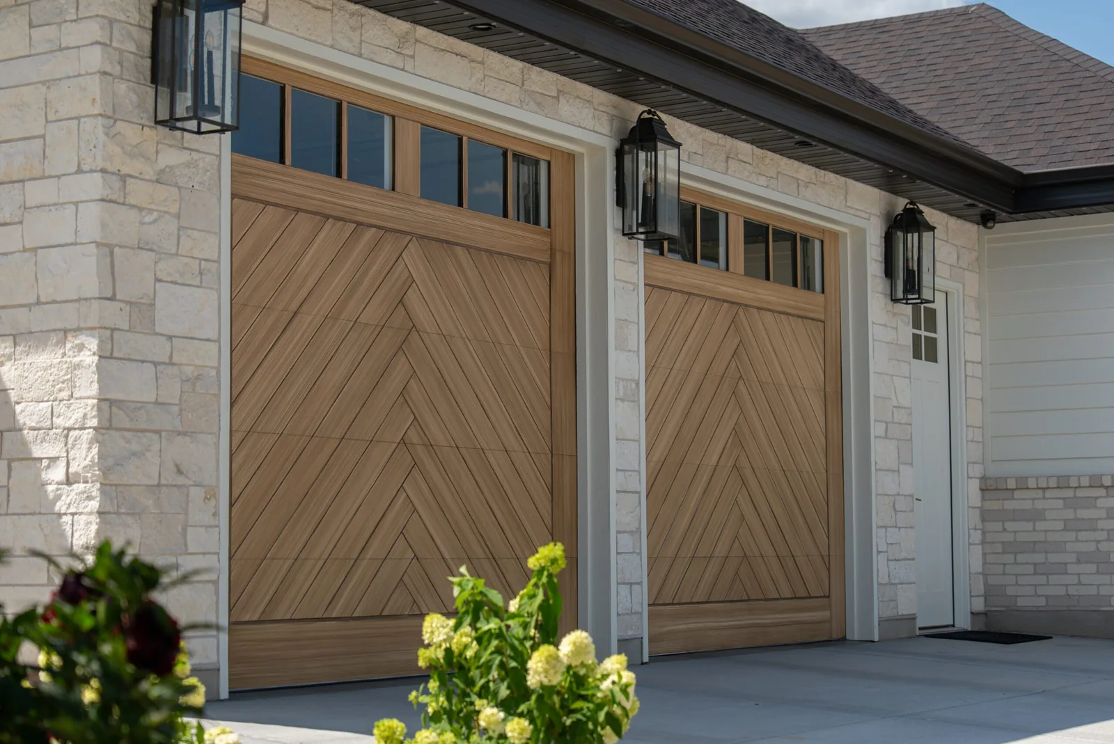 SHORELINE SERIES Color: Cypress Design: Hudson Window Design: 3 Lite