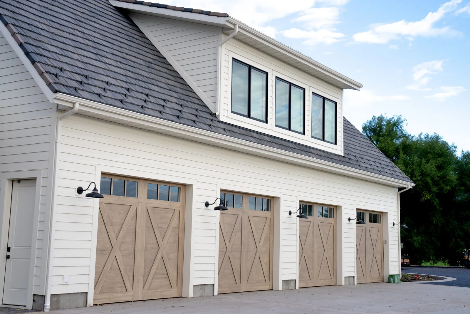 BRIDGEWATER SERIES Color: Driftwood Design: Weston Window Design: 3 Grid