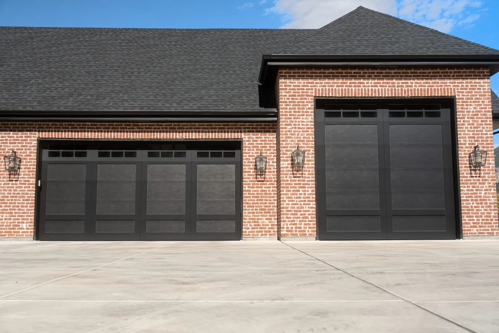 CORNERBROOK SERIES Color: Vidor Black Design: Andover Window Design: 6 Grid