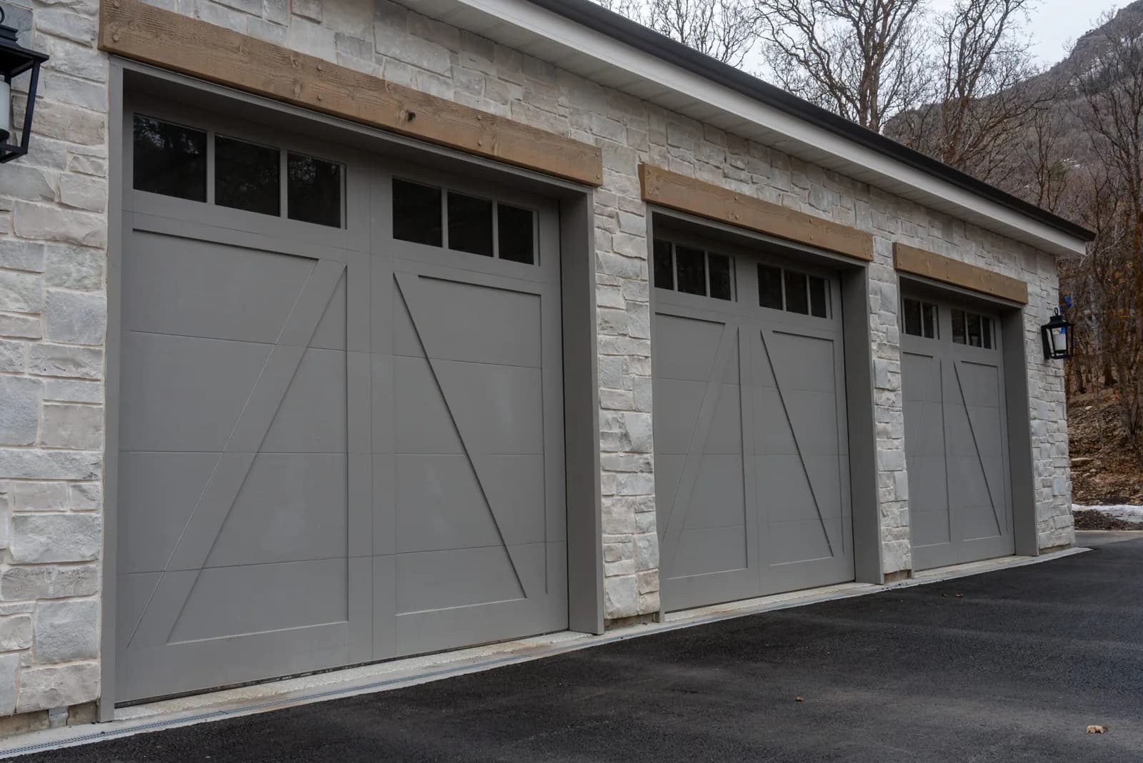 CORNERBROOK SERIES Color: DovetailDesign: WoodrowWindow Design: 3 Lite