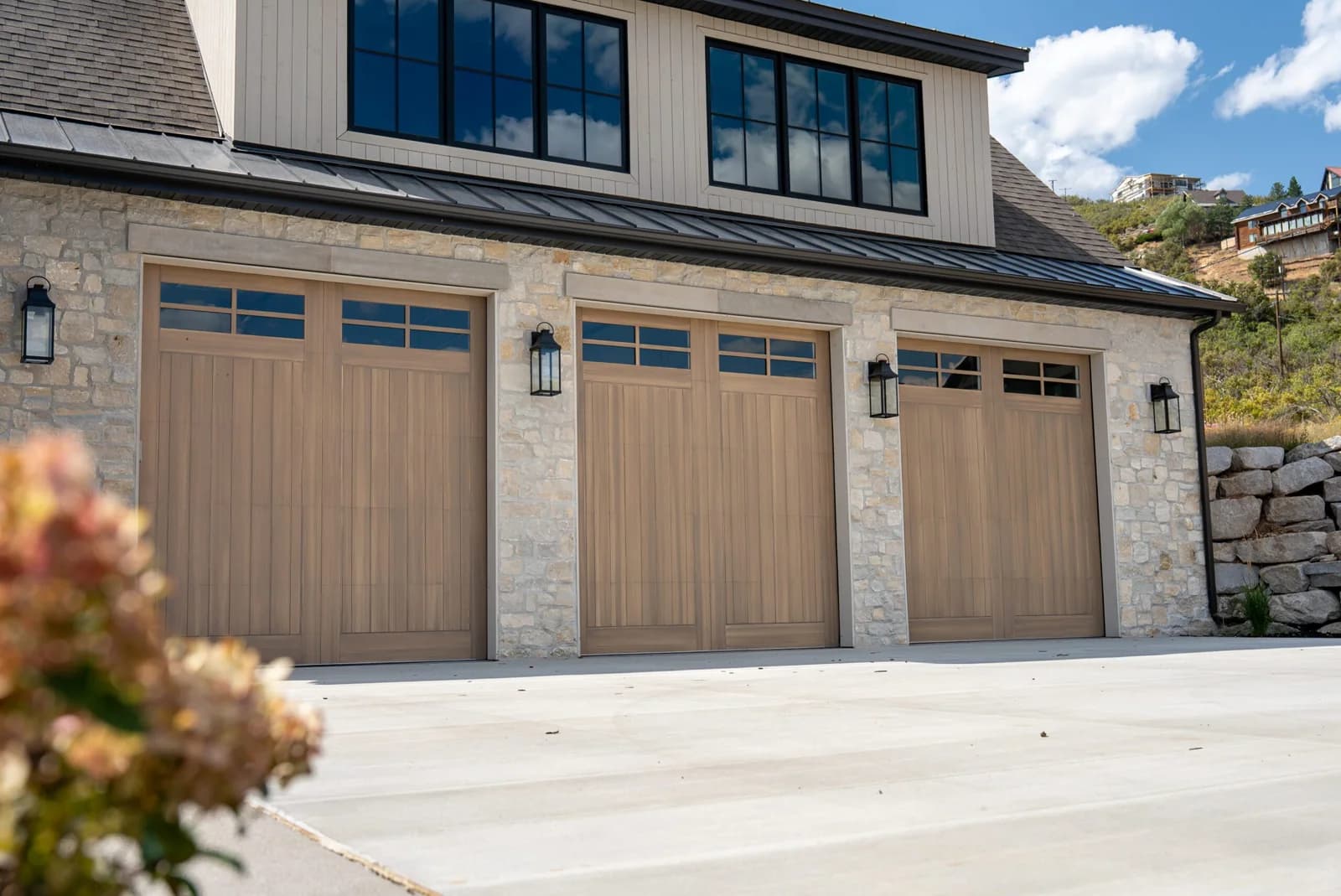SHORELINE SERIES Color: Sandalwood Design: Quinn Window Design: 4 Grid