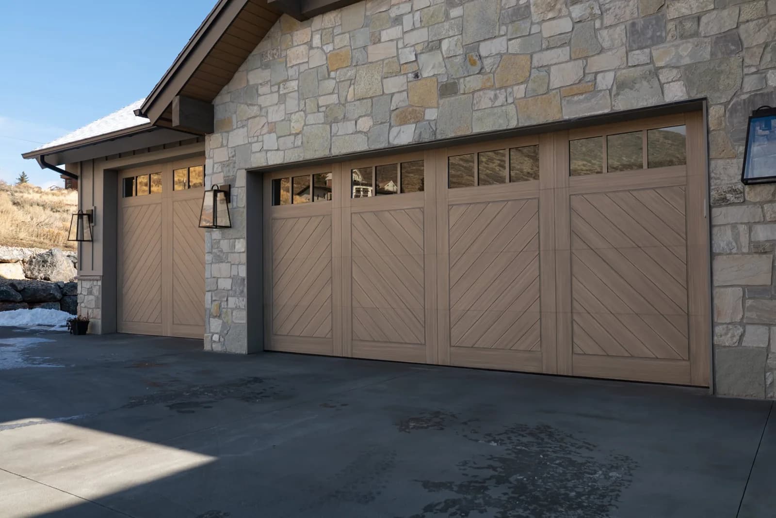 SHORELINE SERIES Color: Driftwood Design: Beaufort Window Design: 3 Lite