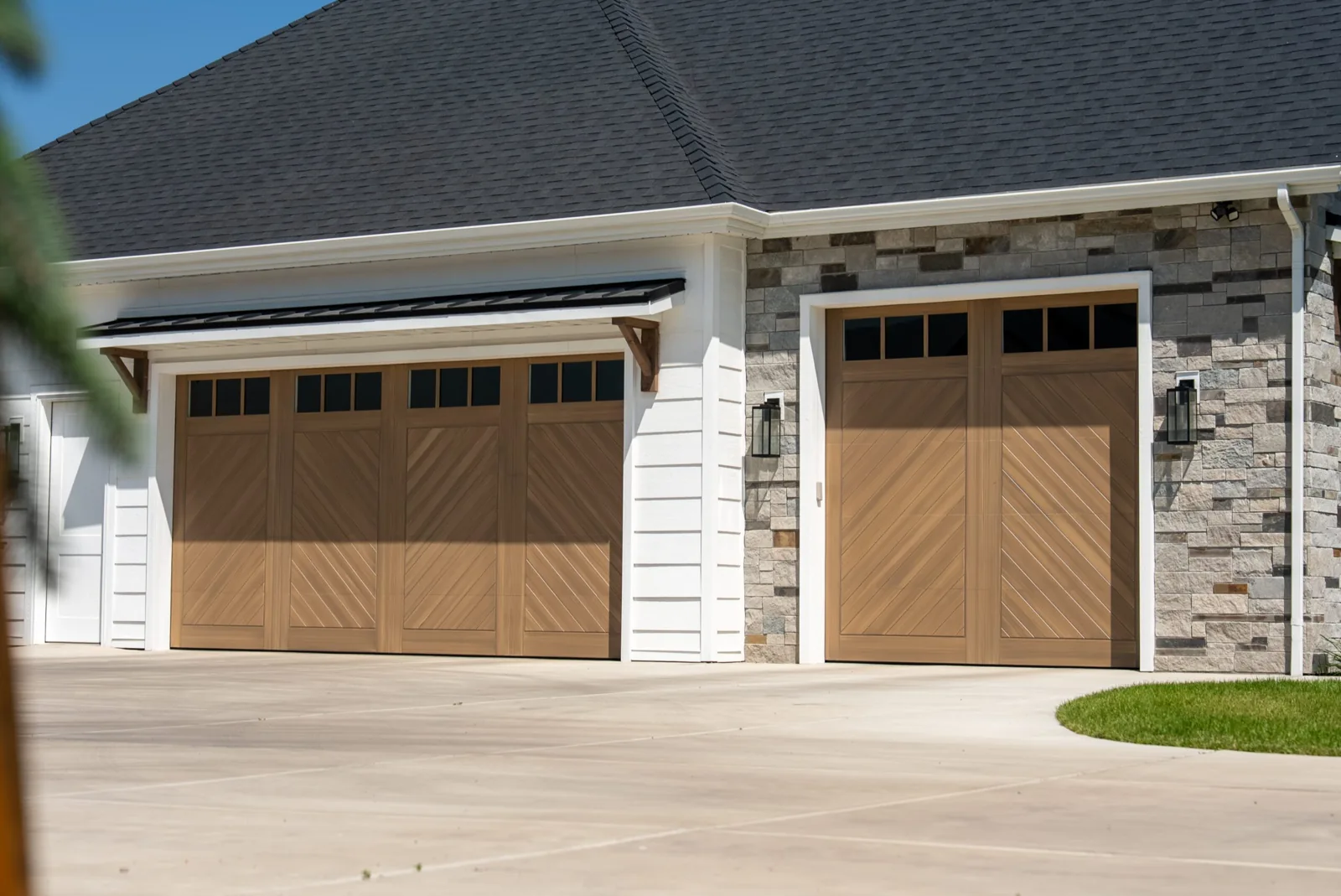SHORELINE SERIES Color: Teak Design: Beaufort Window Design: 3 Lite