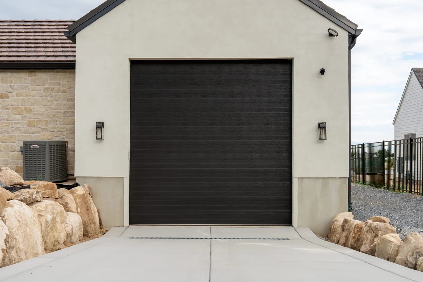 DESIGNER STEEL HIGH PERFORMANCE SERIES Color: Cafe Design: Plank Window Design: None