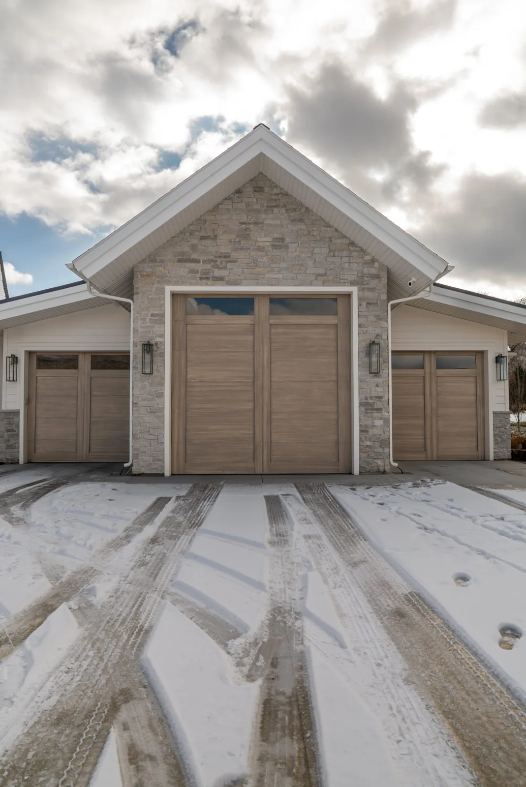 CORNERBROOK SERIES Color: Driftwood Design: Burin Window Design: 1 Lite