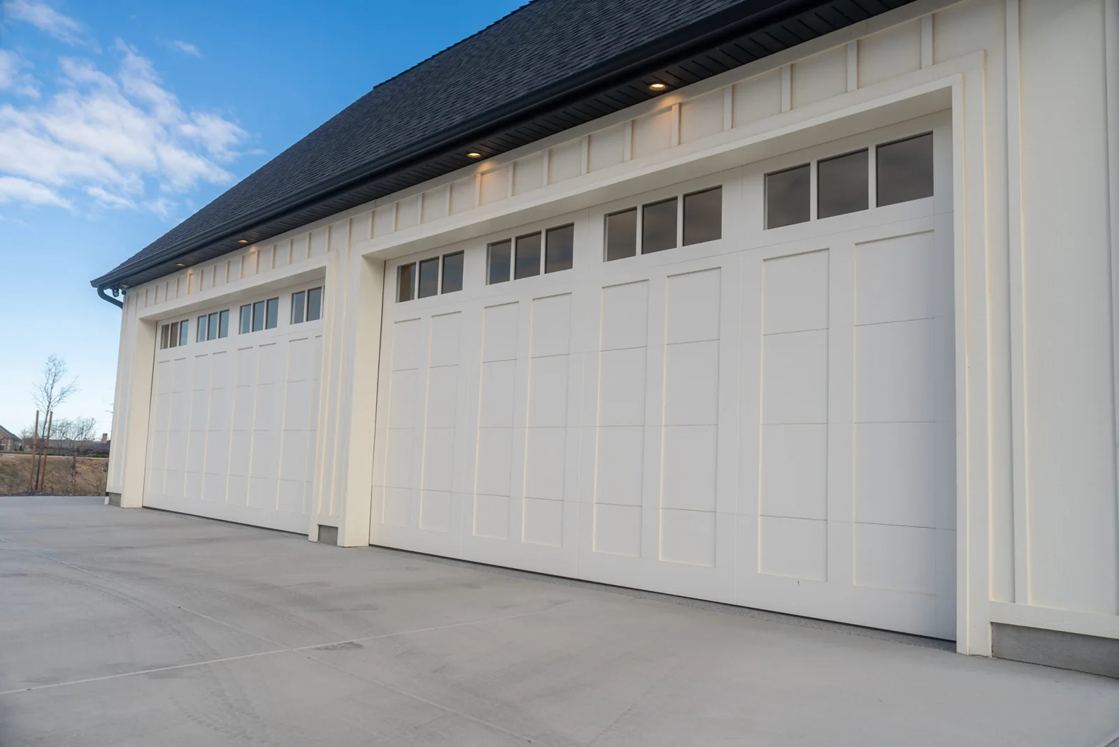 CORNERBROOK SERIES Color: Dove White Design: Acadia Window Design: 3 Lite