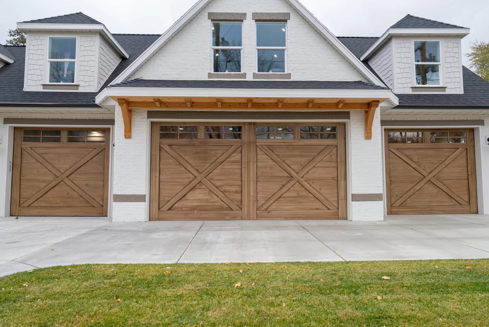 CORNERBROOK SERIES Color: Cypress Design: Wilder Window Design: 4 Grid