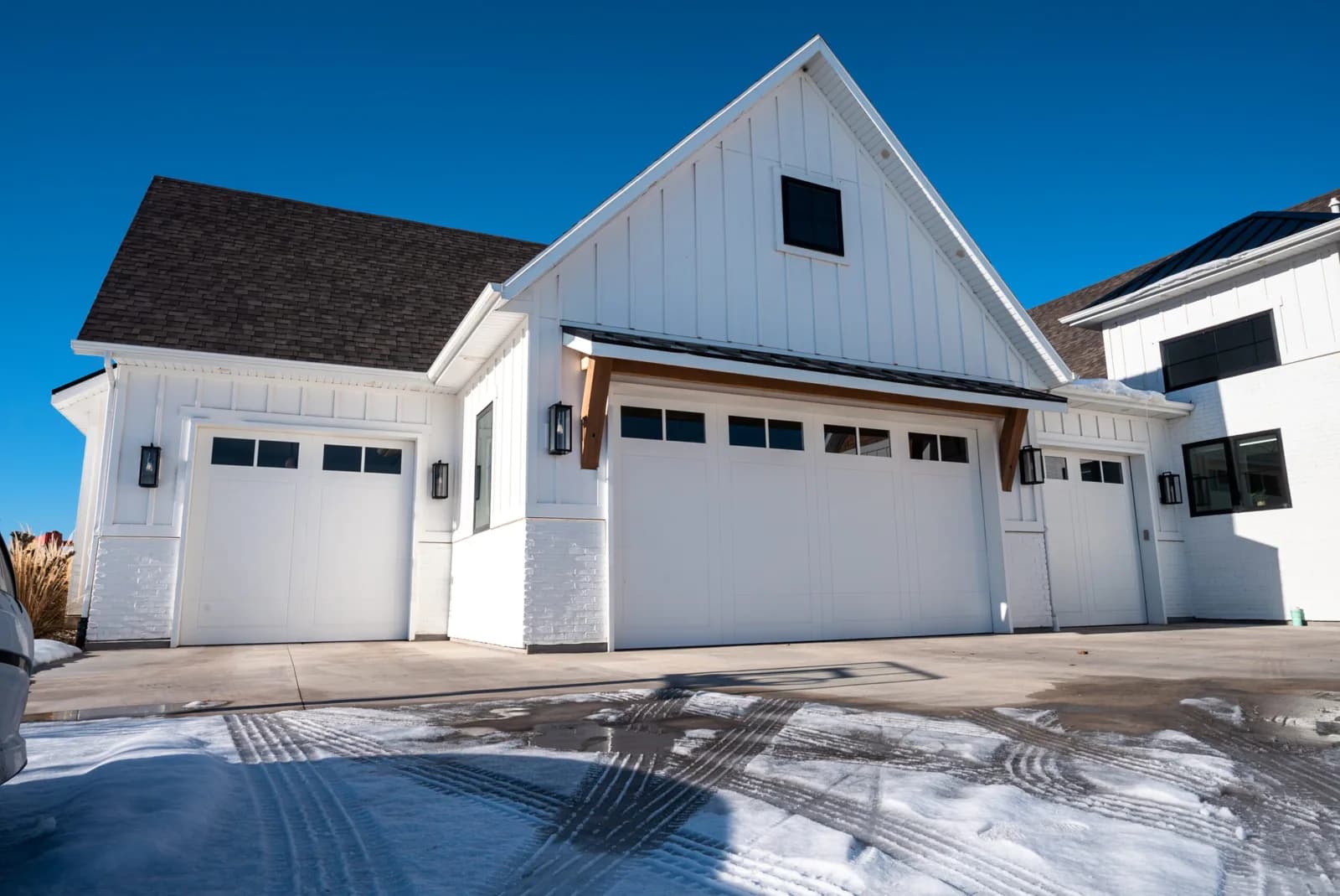 SHORELINE SERIES Color: Pure White Design: Custom Window Design: 2 Lite