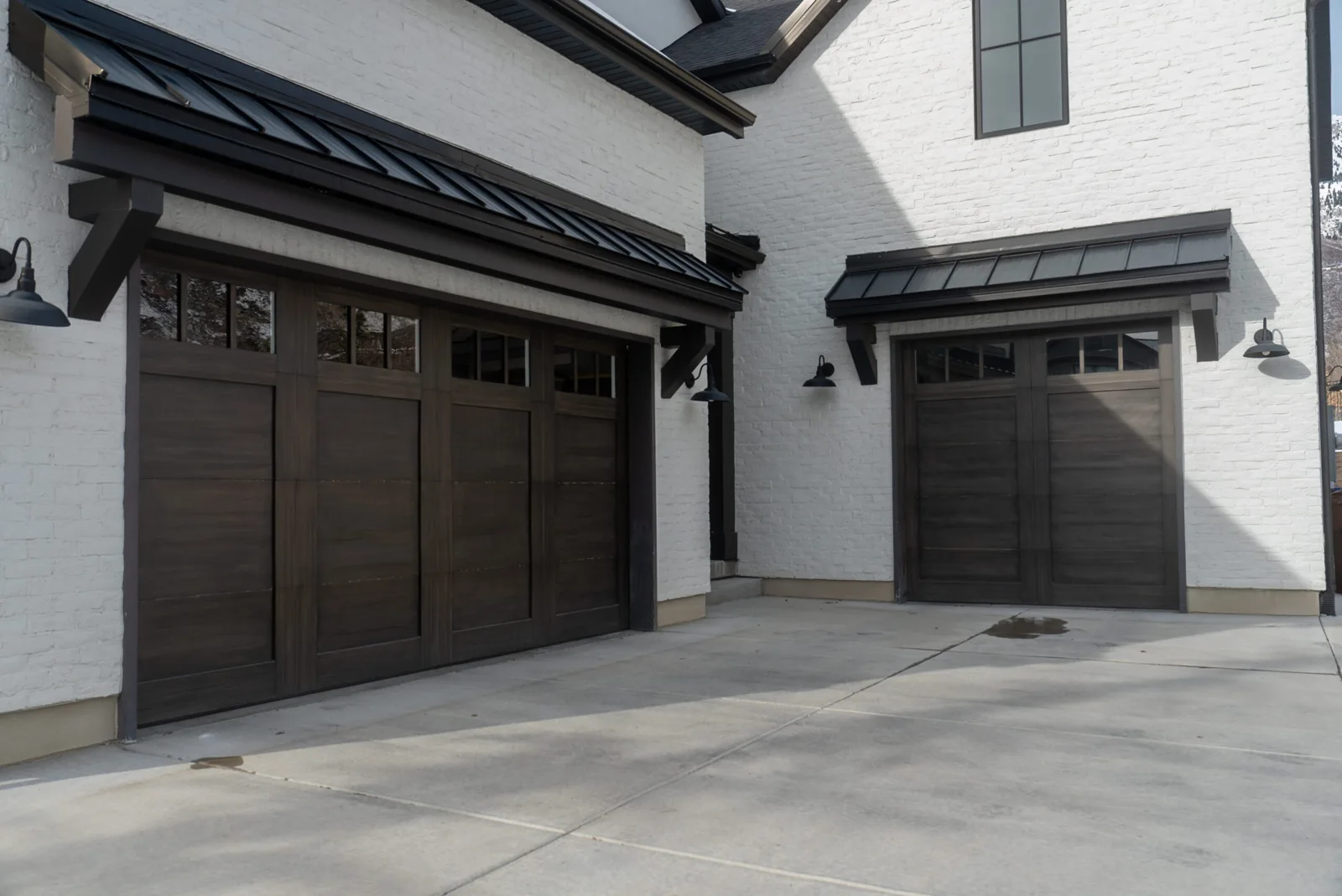 CORNERBROOK SERIES Color: Ebony Design: Burin Window Design: 3 Lite