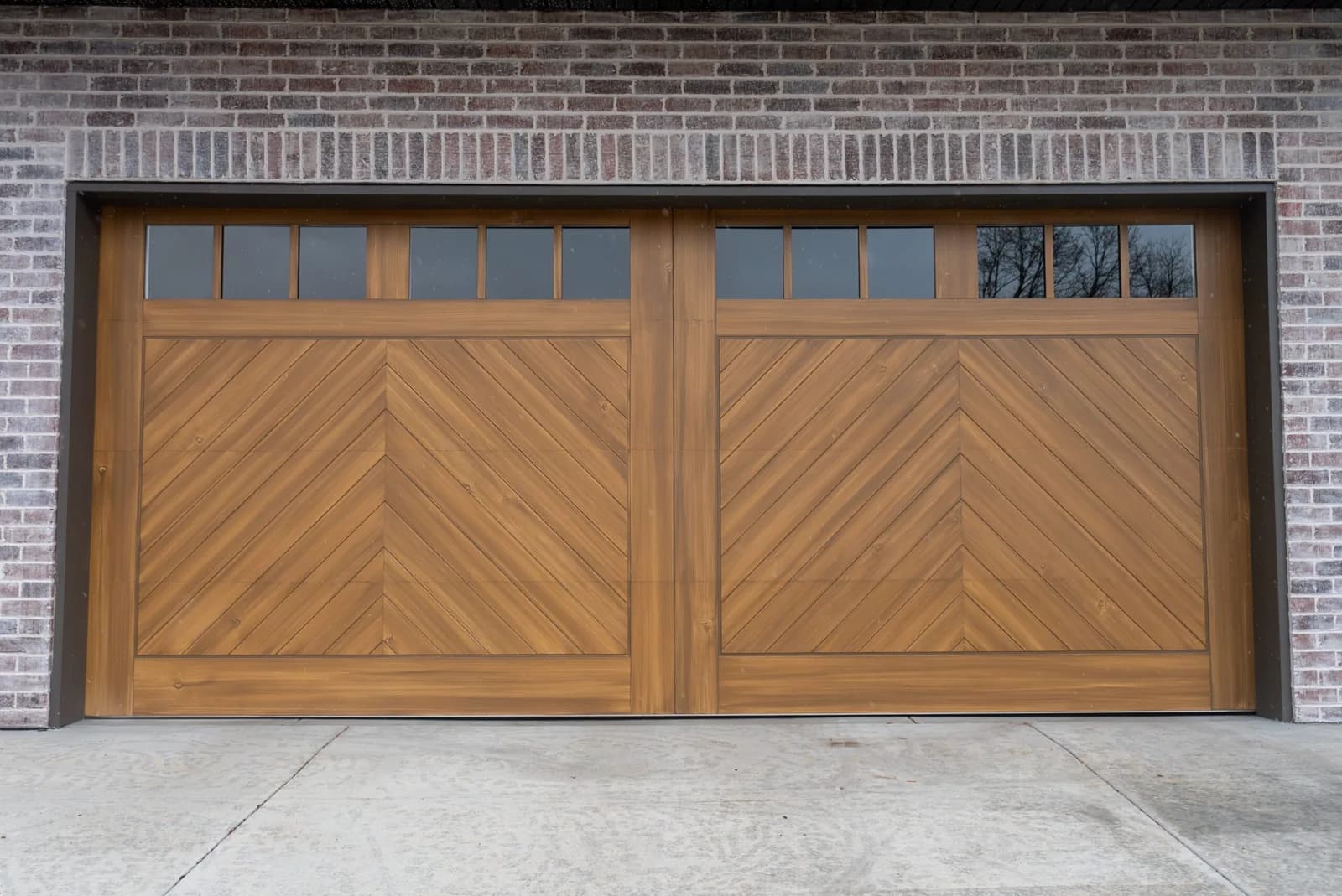 SHORELINE SERIES Color: Teak Design: Folkstone Window Design: 3 Lite