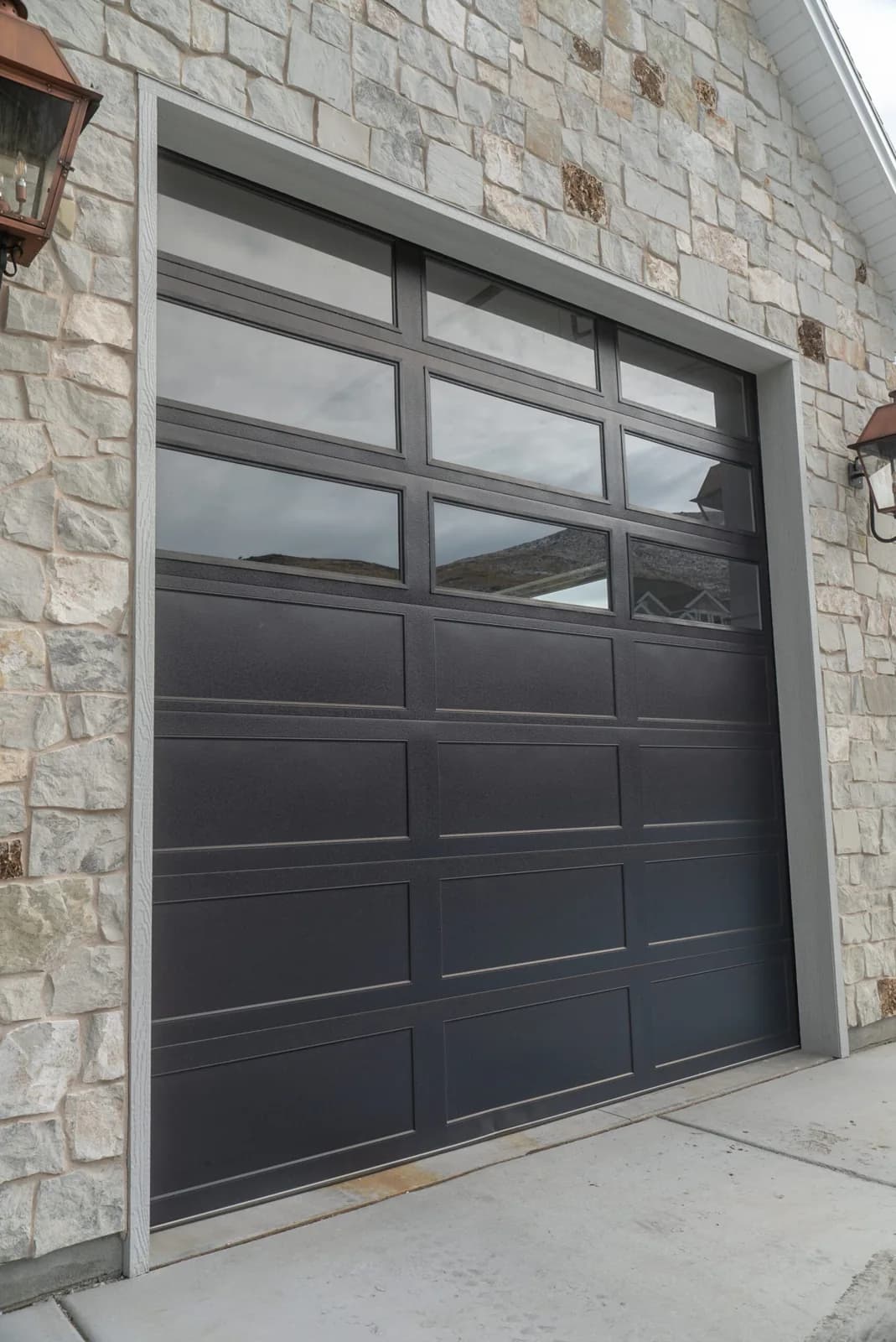 DESIGNER STEEL SERIES Color: Black Design: Long Recessed Window Design: Long Clear