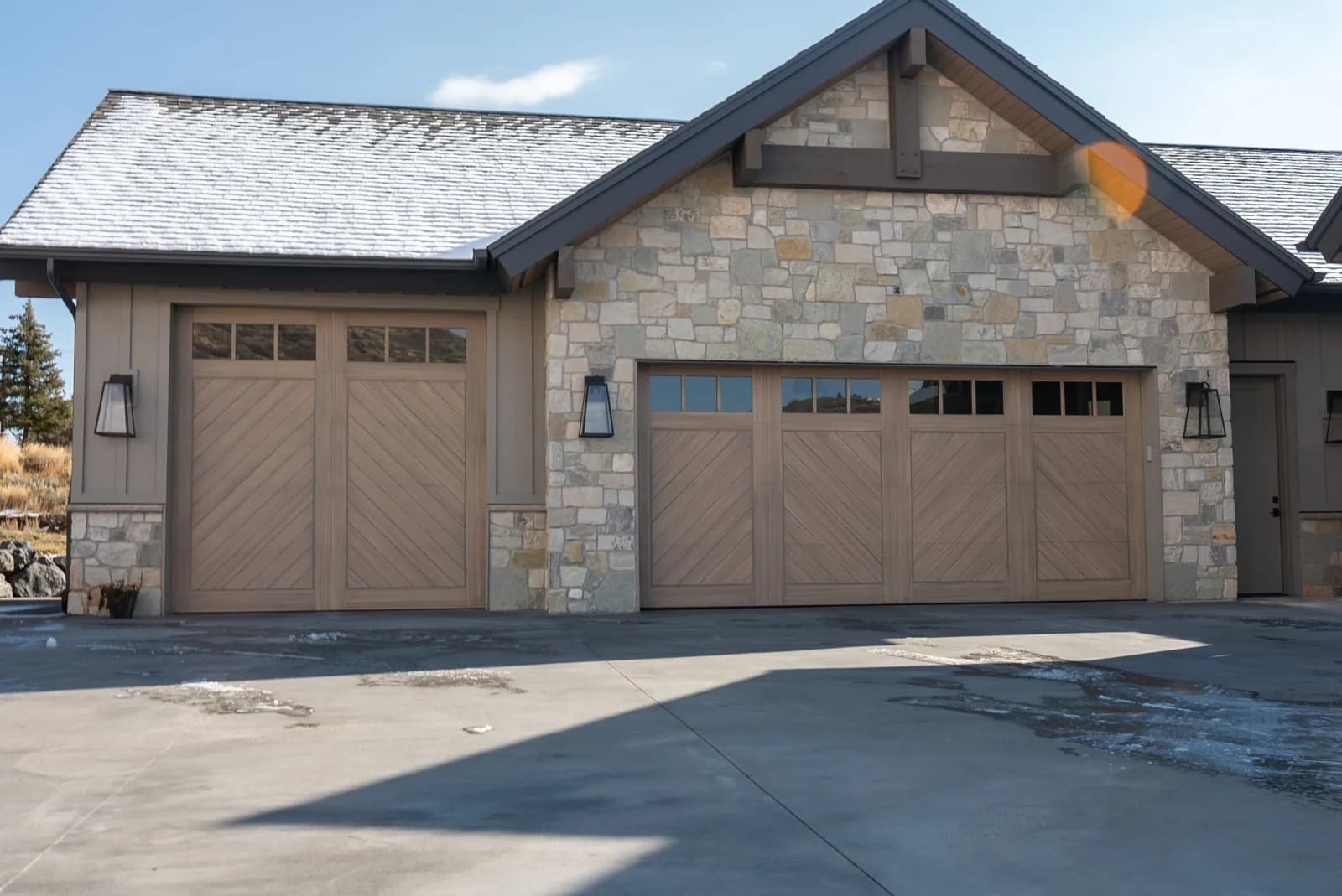 SHORELINE SERIES Color: Driftwood Design: Beaufort Window Design: 3 Lite