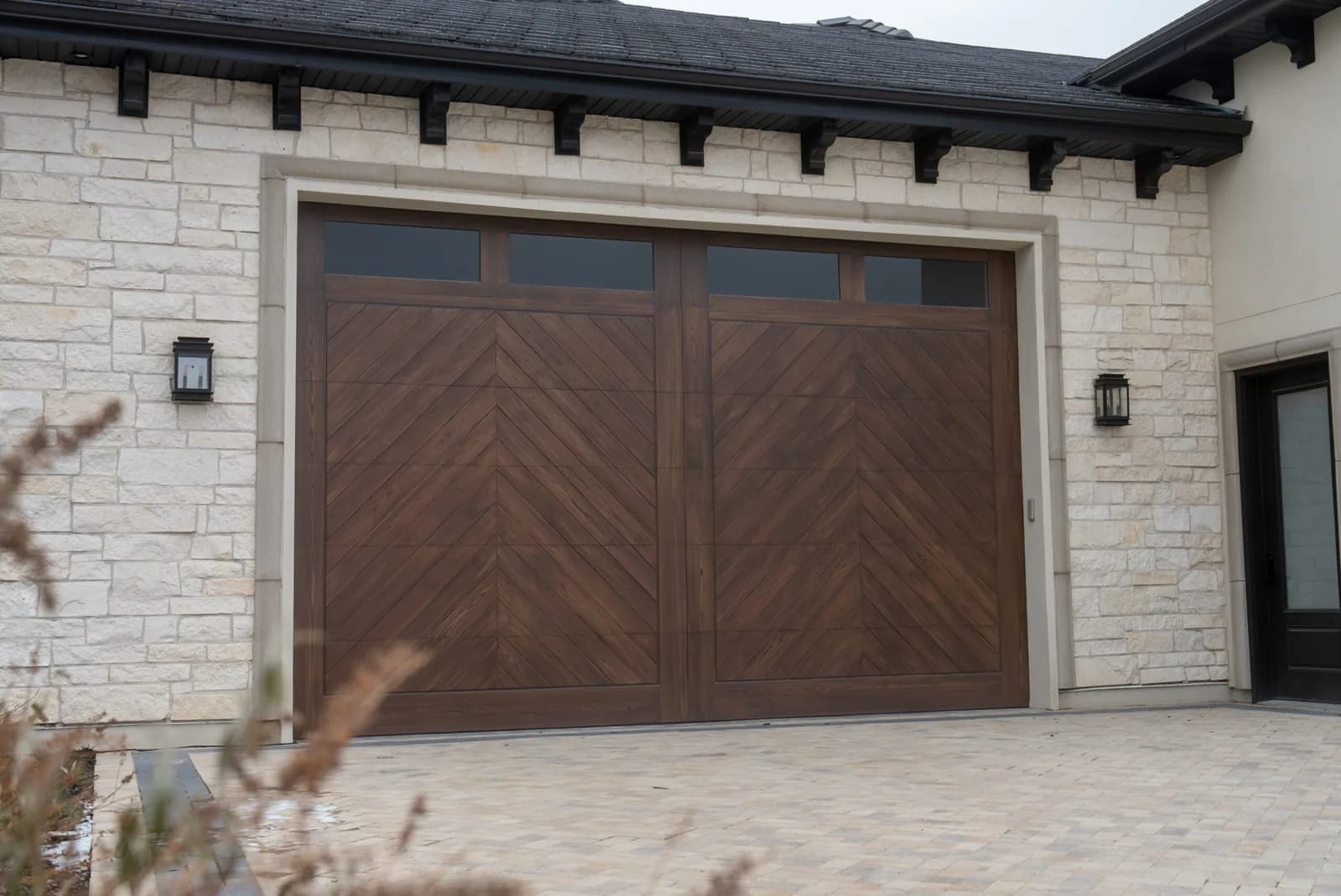 SHORELINE SERIES Color: Chestnut Design: Folkstone Window Design: Standard