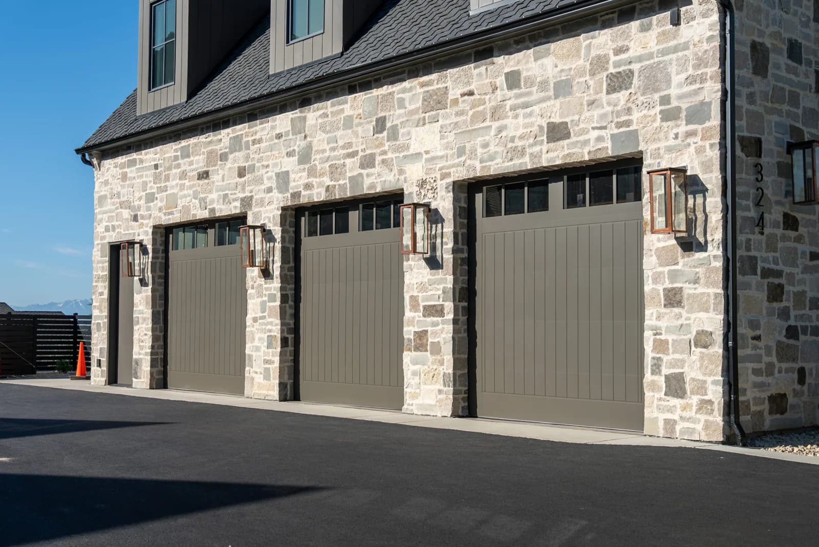 SHORELINE SERIES Color: Urbane Bronze Design: Anais Window Design: 3 Lite