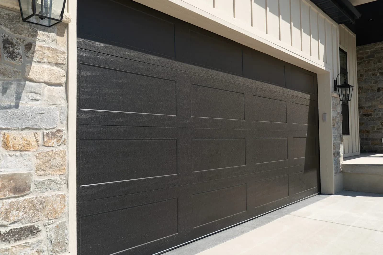 DESIGNER STEEL HIGH PERFORMANCE SERIES Color: Black Design: Recessed Smooth Ranch Window Design: None