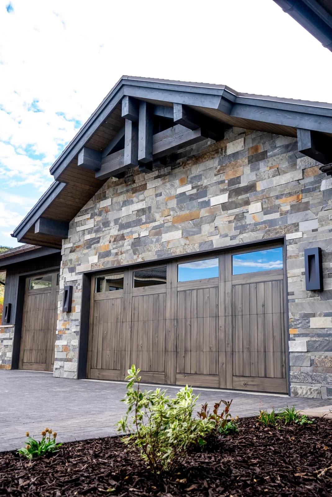 SHORELINE SERIES Color: Charwood Design: Quinn Window Design: Standard