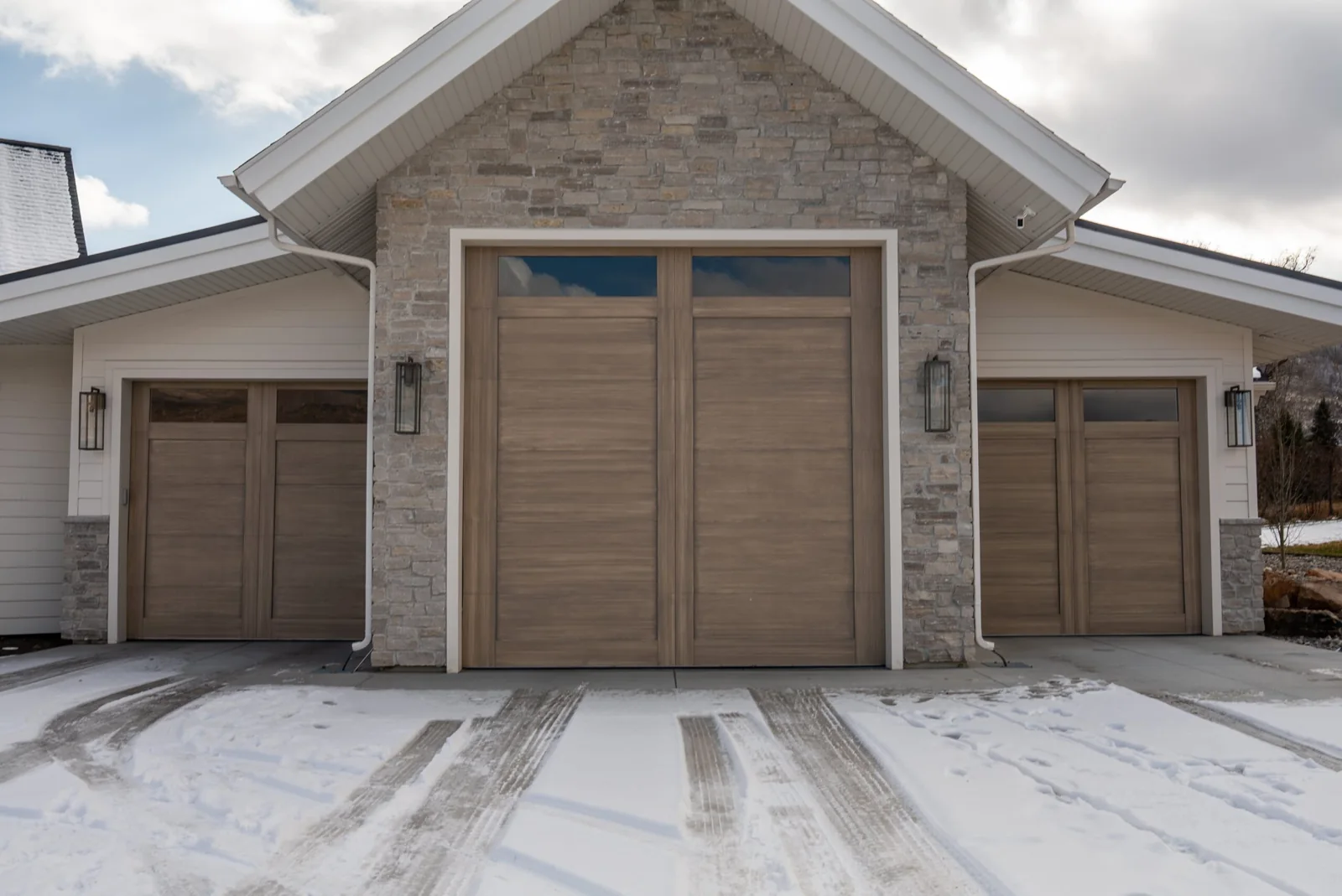 CORNERBROOK SERIES Color: Driftwood Design: Burin Window Design: 1 Lite