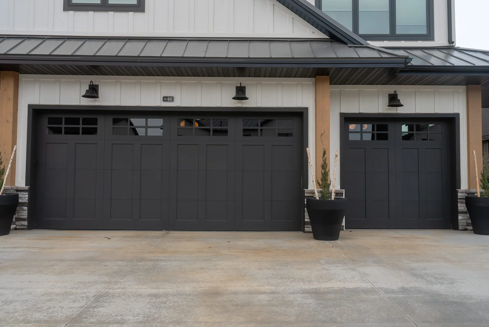 CORNERBROOK SERIES Color: Iron Ore Design: Acadia Window Design: 6 Grid