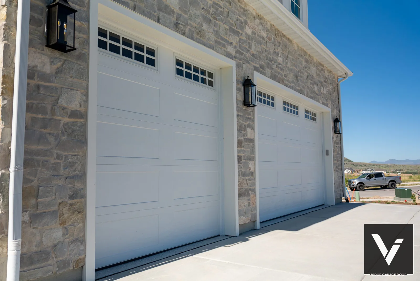 DESIGNER STEEL HIGH PERFORMANCE SERIES Color: White Design: Recessed Smooth Ranch Window Design: Stockton Ranch