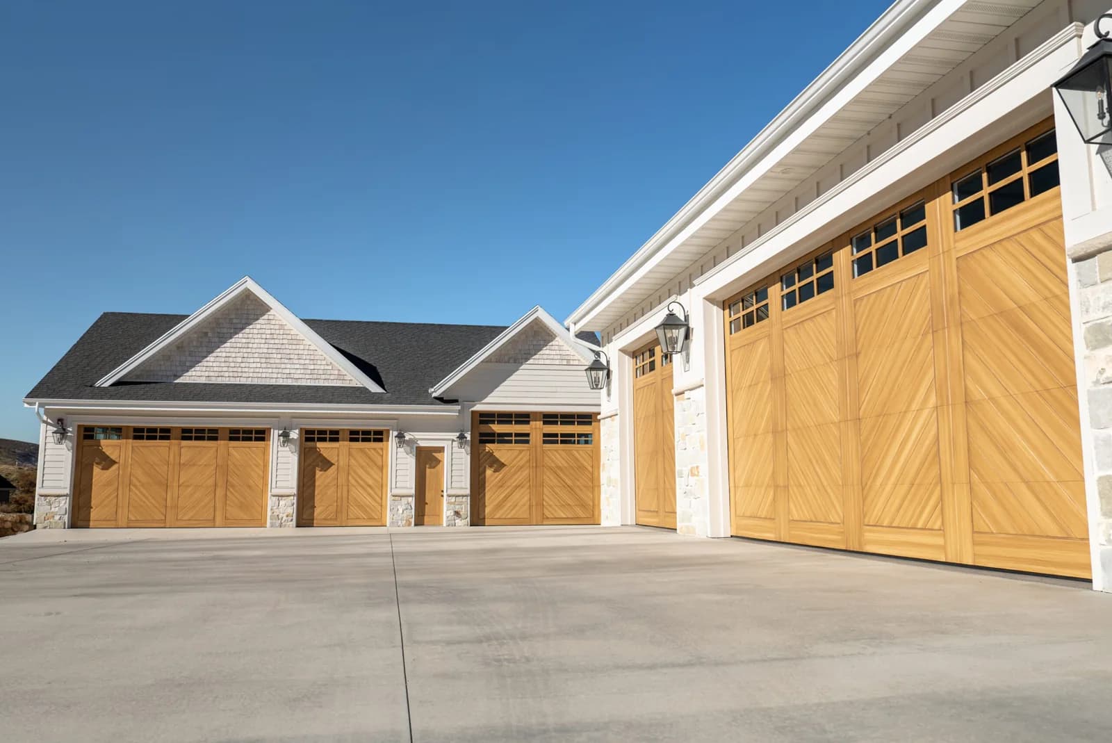 SHORELINE SERIES Color: Beechwood Design: Beaufort Window Design: 6 Grid