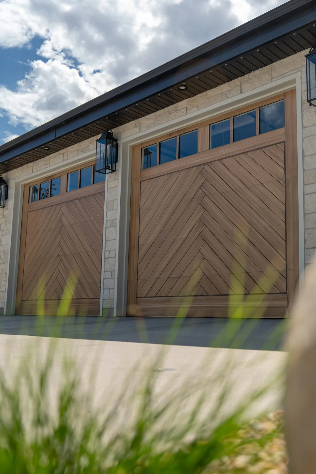 SHORELINE SERIES Color: Cypress Design: Hudson Window Design: 3 Lite