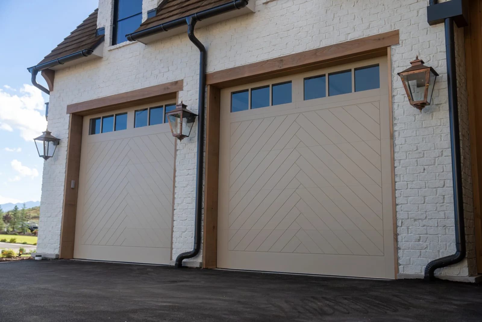SHORELINE SERIES Color: Farrow and Bow Design: Hudson Window Design: 3 Lite