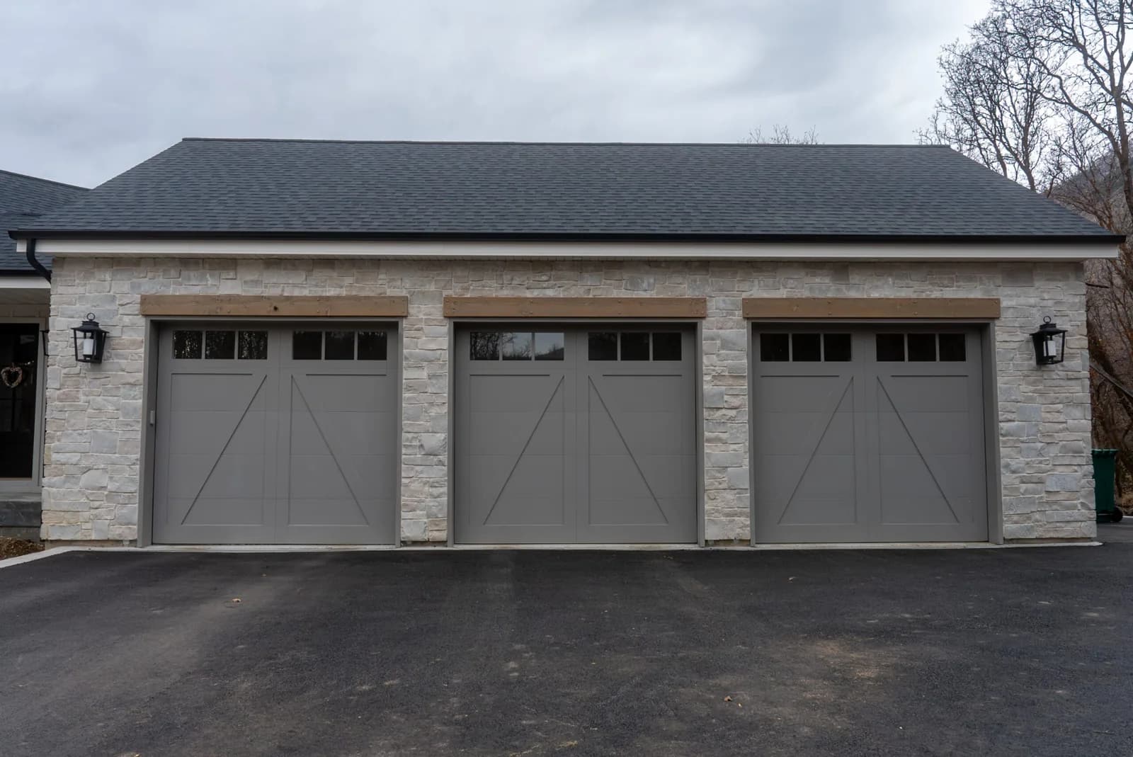 CORNERBROOK SERIES Color: DovetailDesign: WoodrowWindow Design: 3 Lite