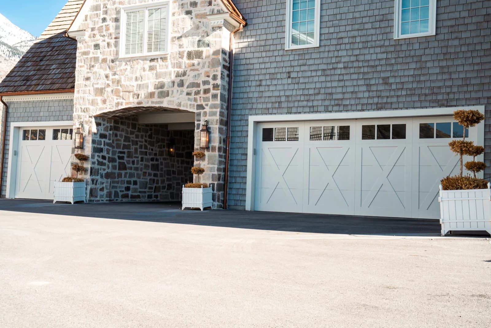 CORNERBROOK SERIES Color: Custom Design: Weston Window Design: 3 Lite