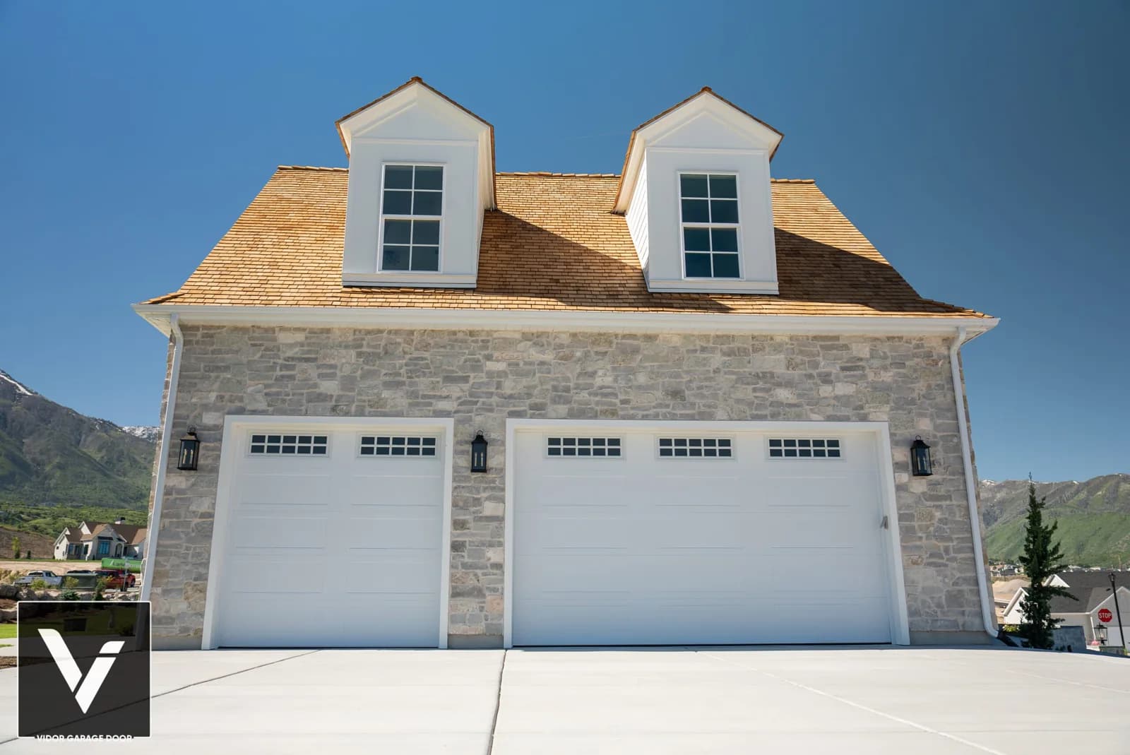 DESIGNER STEEL HIGH PERFORMANCE SERIES Color: White Design: Recessed Smooth Ranch Window Design: Stockton Ranch