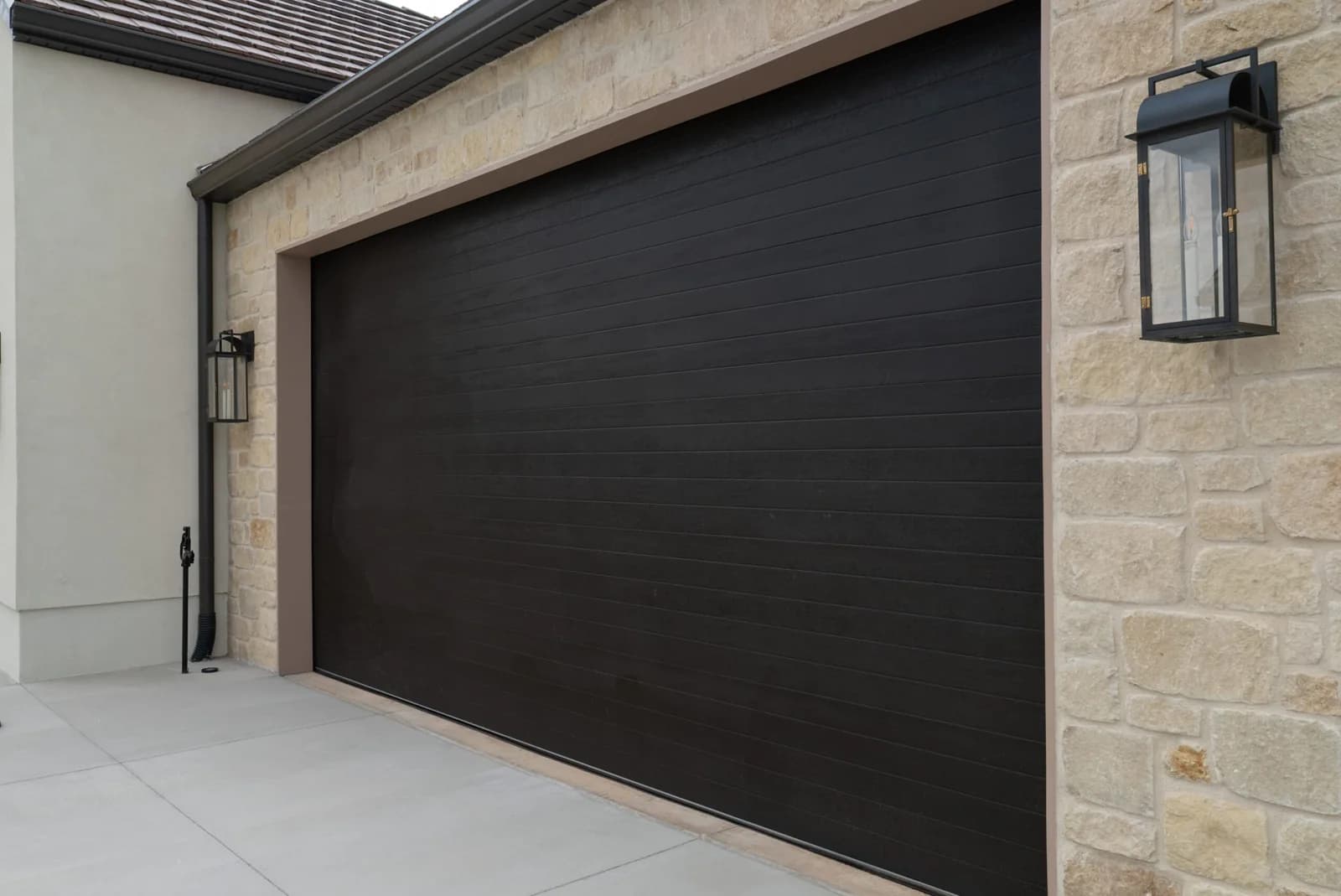DESIGNER STEEL HIGH PERFORMANCE SERIES Color: Cafe Design: Plank Window Design: None