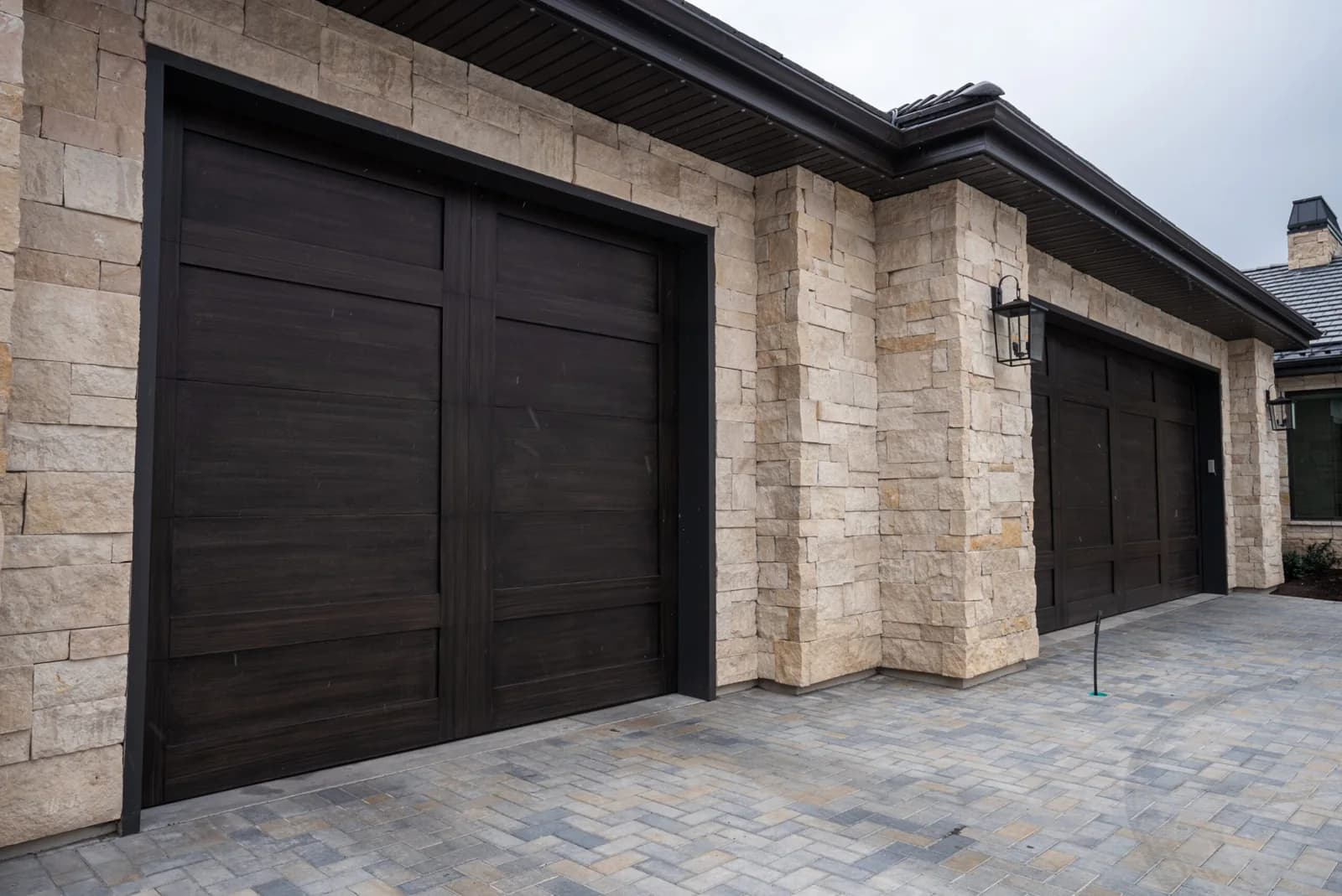 CORNERBROOK SERIES Color: Ebony Design: Andover Window Design: None